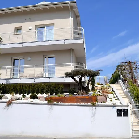Zen Ar Holiday-home Apartment